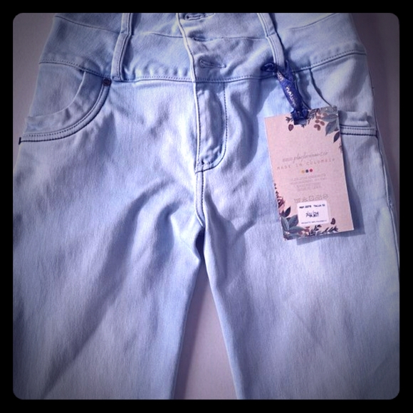 live in jeans price